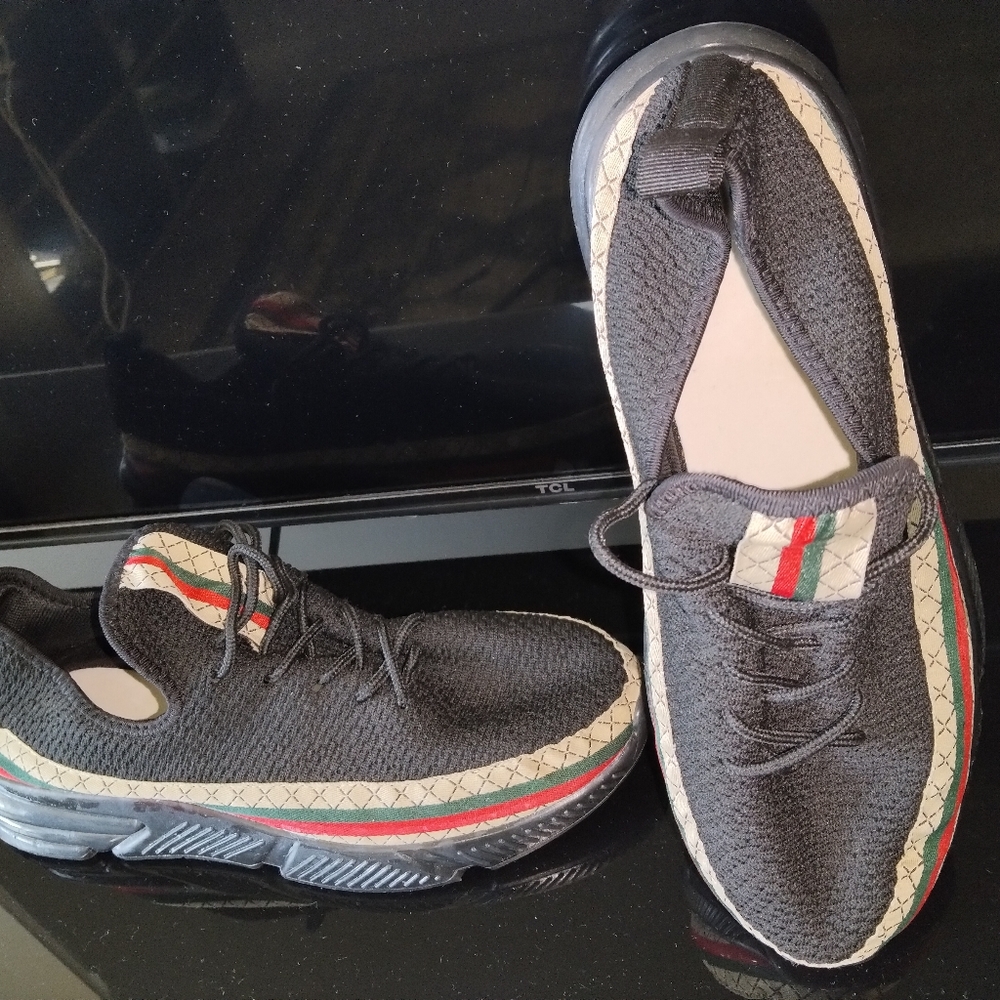 TEMU style Men's Athletic shoes size 9